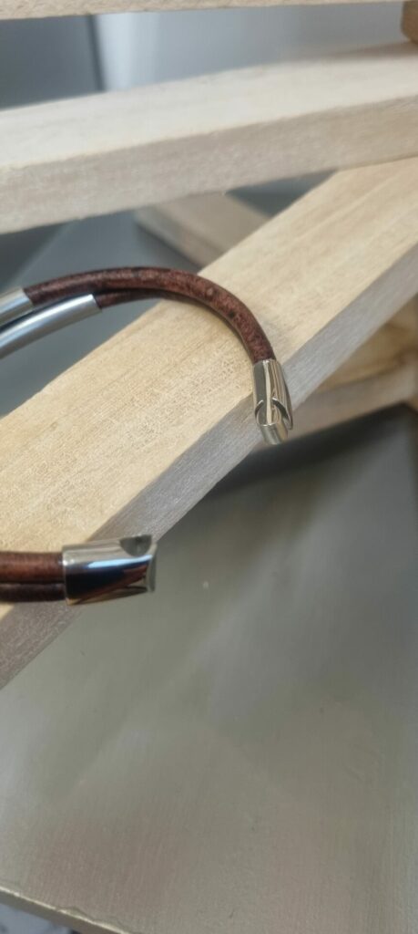 Bracelet homme cuir rond marron et tubes acier