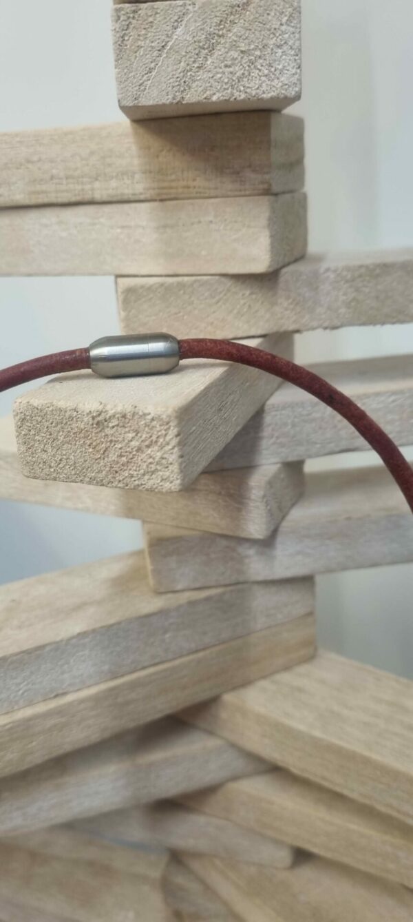 Collier mixte en cuir rond vieux rouge et tube argenté