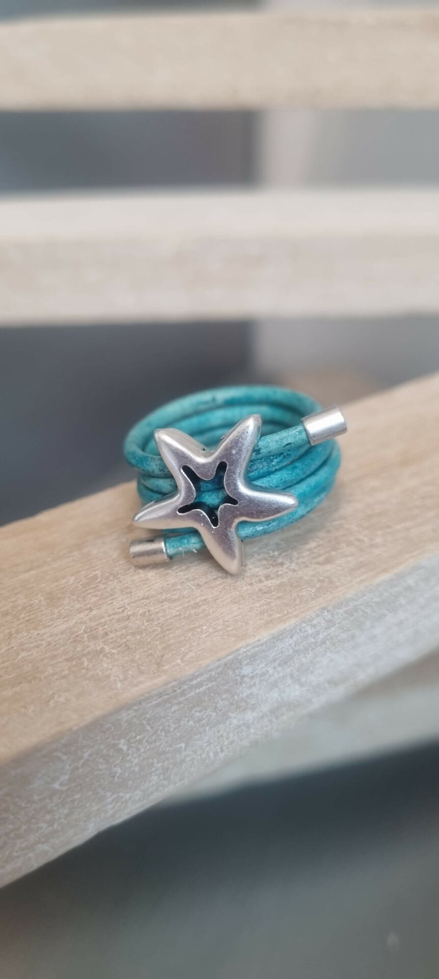 Bague femme en cuir rond bleu turquoise et son étoile argentée
