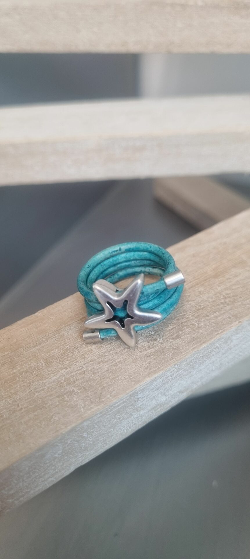 Bague femme en cuir rond bleu turquoise et son étoile argentée