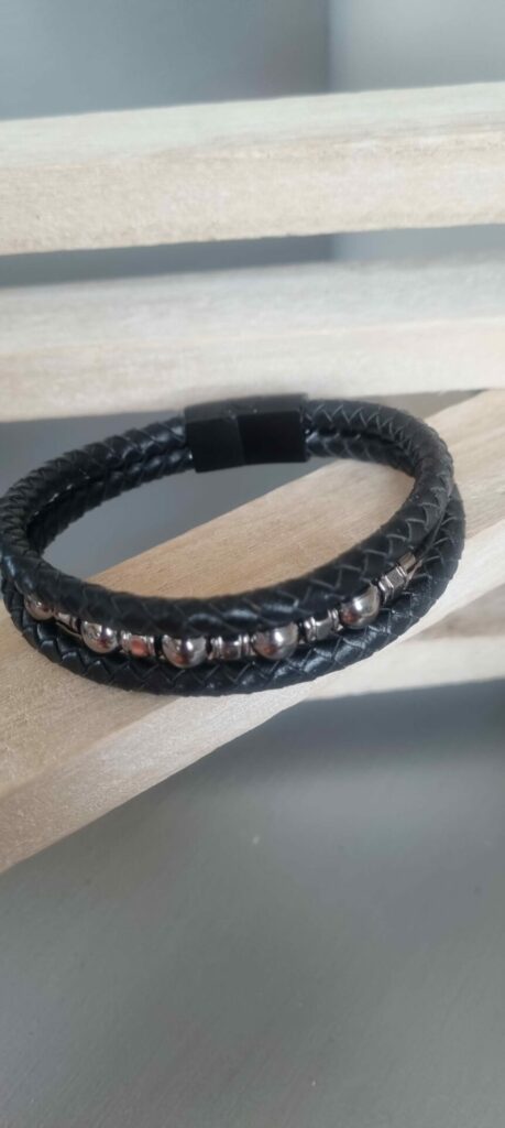 Bracelet homme en cuir tressé noir ou non et perles acier