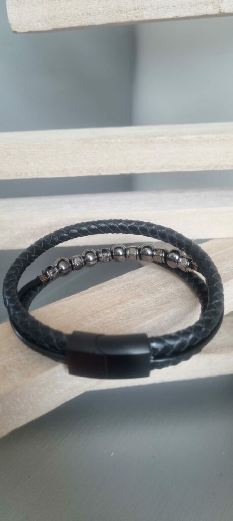 Bracelet homme en cuir tressé noir ou non et perles acier