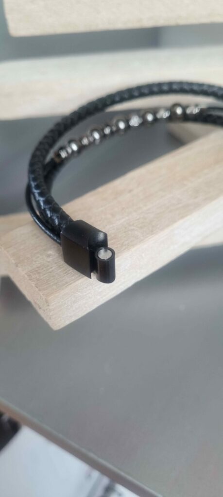 Bracelet homme en cuir tressé noir ou non et perles acier