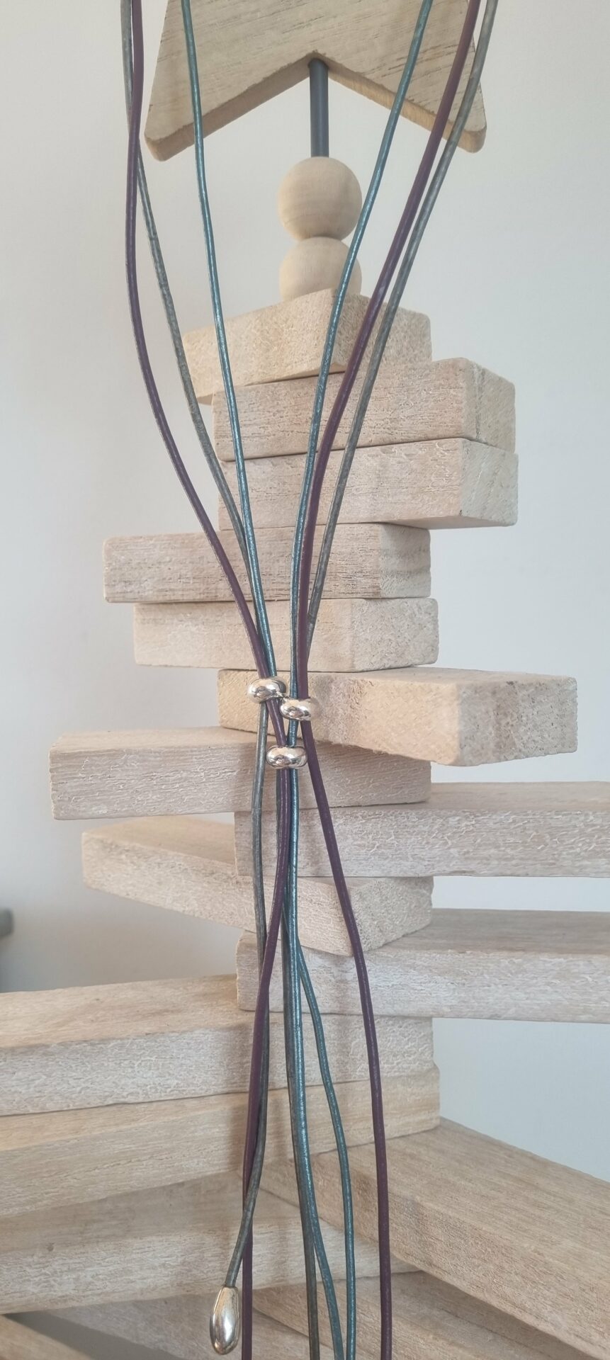 Sautoir femme en cuir rond 2mm, perles argentées et céramique