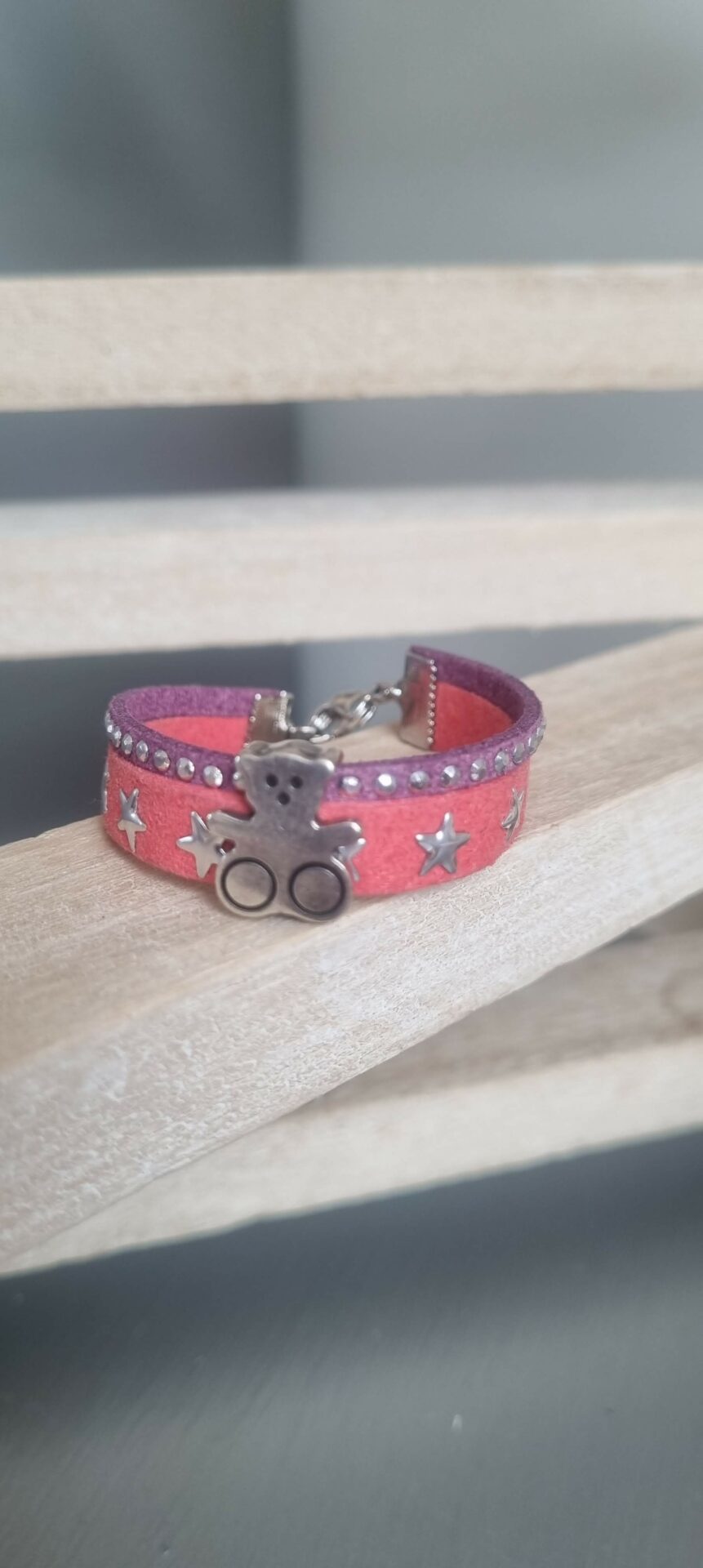 Bracelet enfant en suédine et ourson argenté