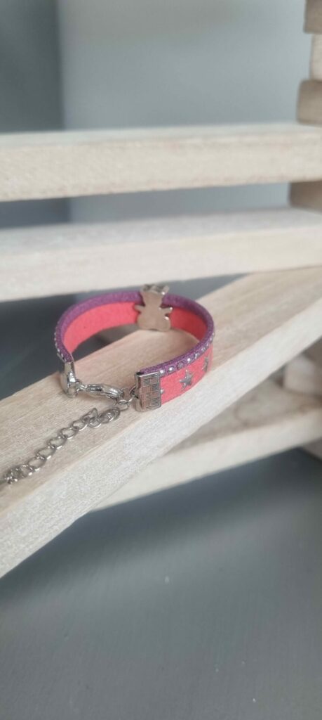 Bracelet enfant en suédine et ourson argenté