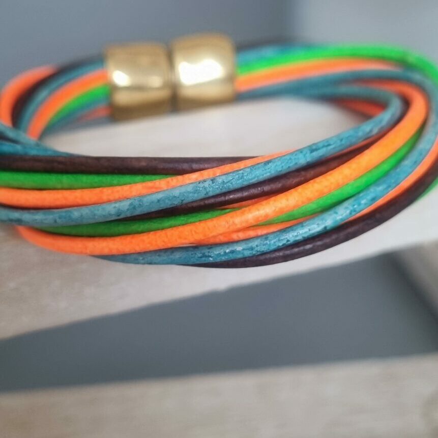 Bracelet femme en cuir rond 2mm orange, vert, bleu et marron