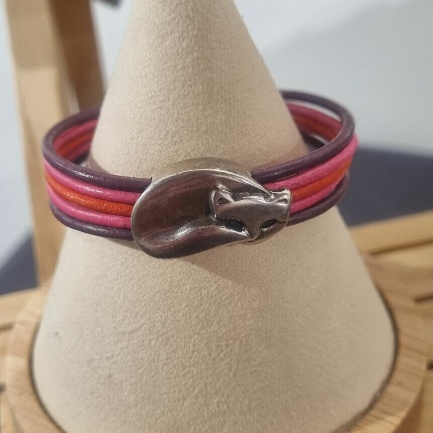 Bracelet enfant en cuir rond rose et violet et son chat argenté