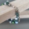 Bracelet enfant, adolescent en macramé cuir rond vert et perles magiques colorées