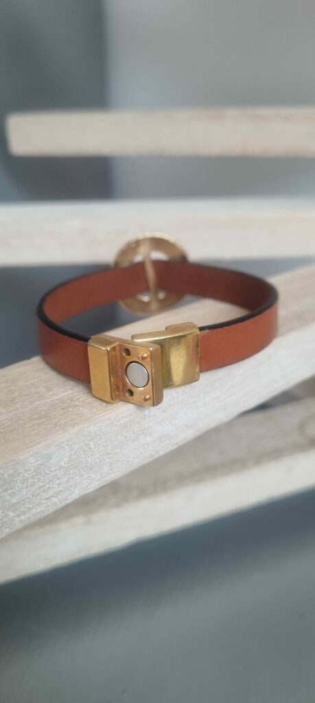 Bracelet femme en cuir plat Camel et passant doré
