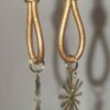 Boucle d'oreille femme en cuir rond bronze et son étincelle dorée