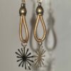 Boucle d'oreille femme en cuir rond bronze et son étincelle dorée