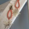 Boucle d'oreille femme en cuir rond orange et son étincelle dorée