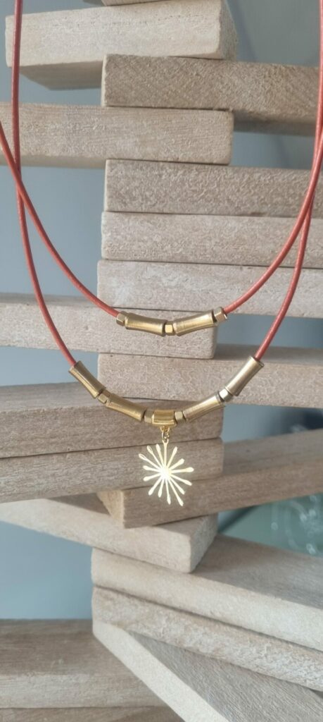Collier femme en cuir rond orange double tour et etincelle
