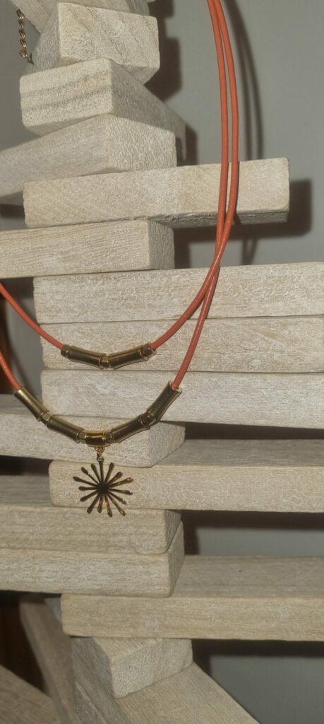 Collier femme en cuir rond orange double tour et etincelle
