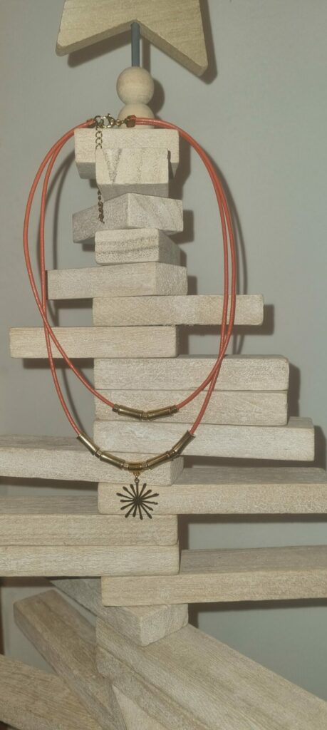Collier femme en cuir rond orange double tour et etincelle