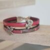 Bracelet enfant en cuir rose et imprimé et fleurs argentées