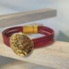 Bracelet femme en cuir rond rouge et pastille dorée