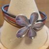 Bracelet femme en cuir rond et grosse fleur argentée