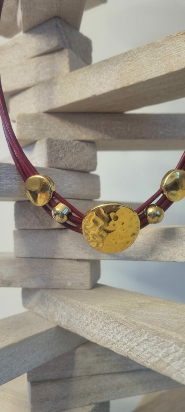 4COL32 Collier cuir rond femme rouge et passants dorés