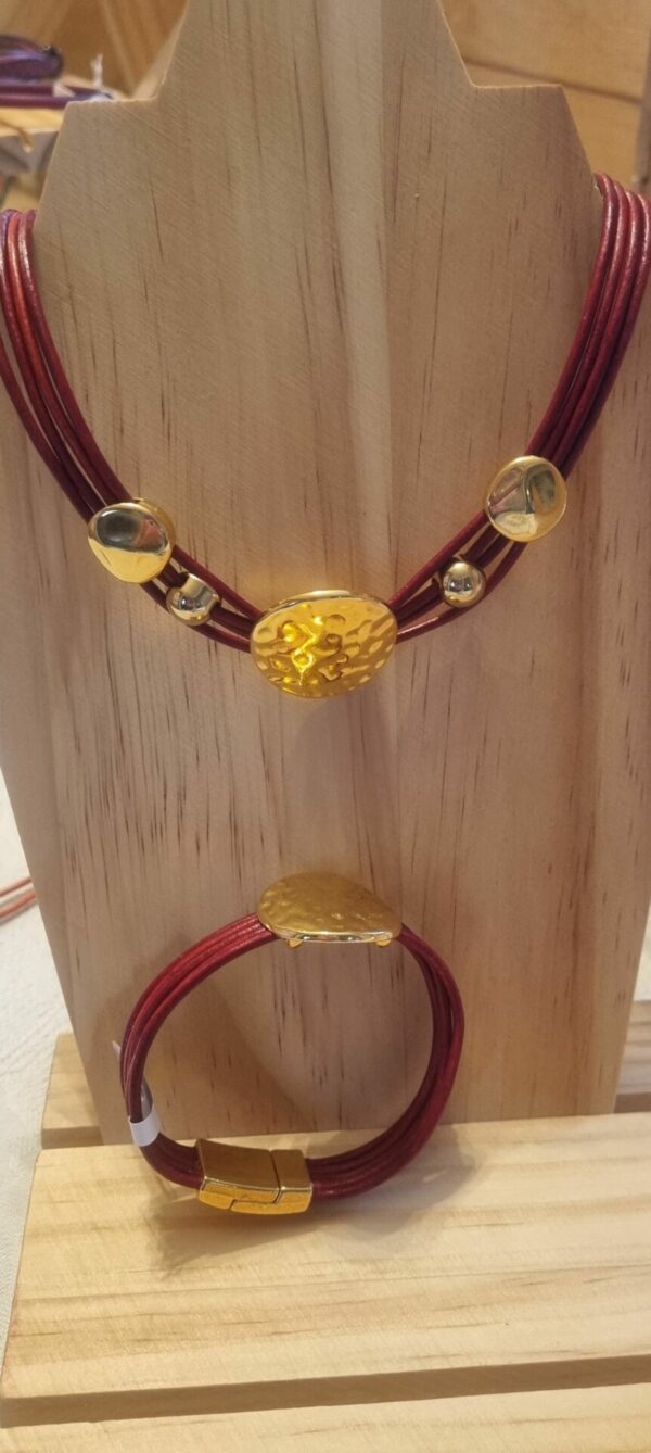 4COL32 C Collier cuir rond femme rouge et passants dorés