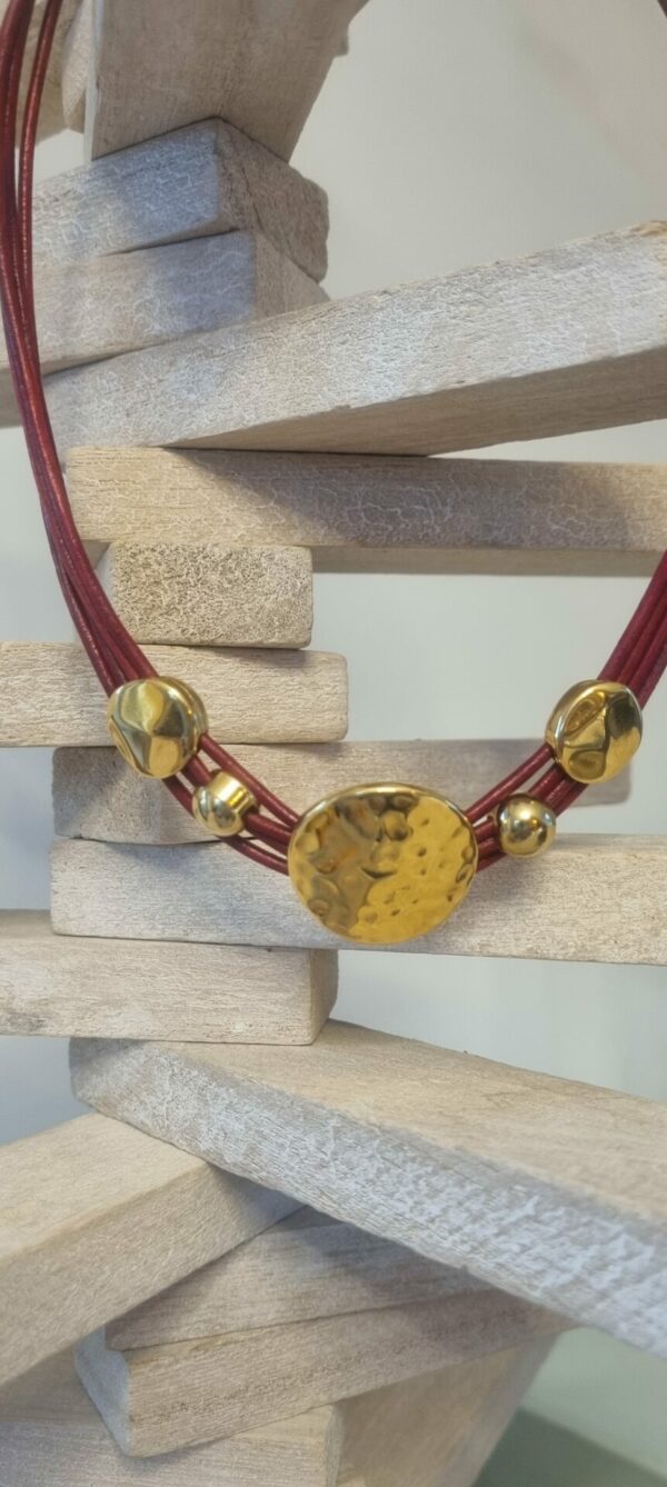4COL32B Collier cuir rond femme rouge et passants dorés