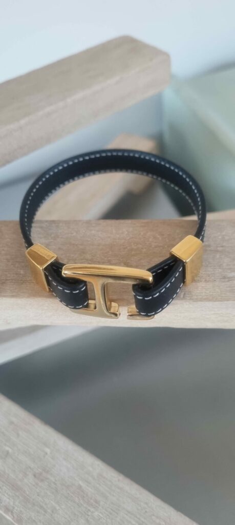 Bracelet femme cuir noir et fermoir crochet doré