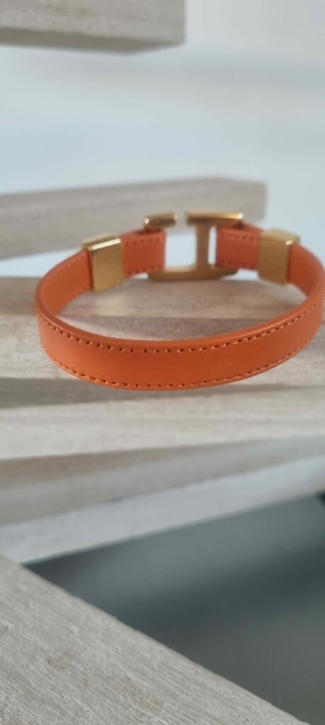 Bracelet femme cuir orange et fermoir crochet doré