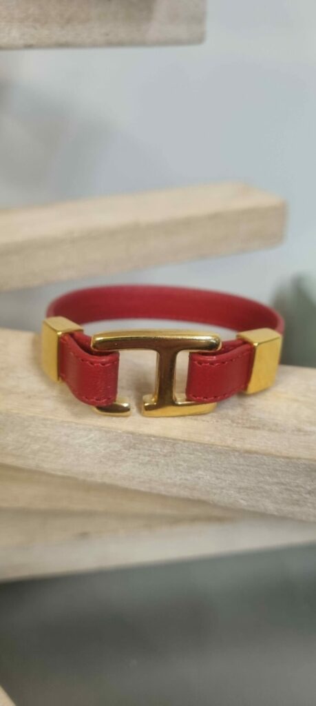 Bracelet femme cuir rouge et fermoir crochet doré