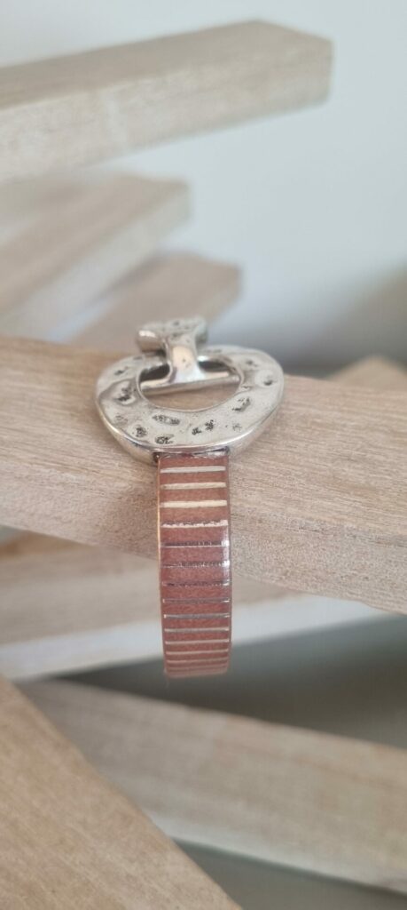 Bracelet femme cuir plat rose et argenté et fermoir toggle