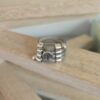 Bague femme en suédine grise et passant arbre de vie