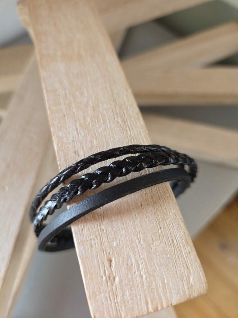 Bracelet homme en cuir rond et plat noir
