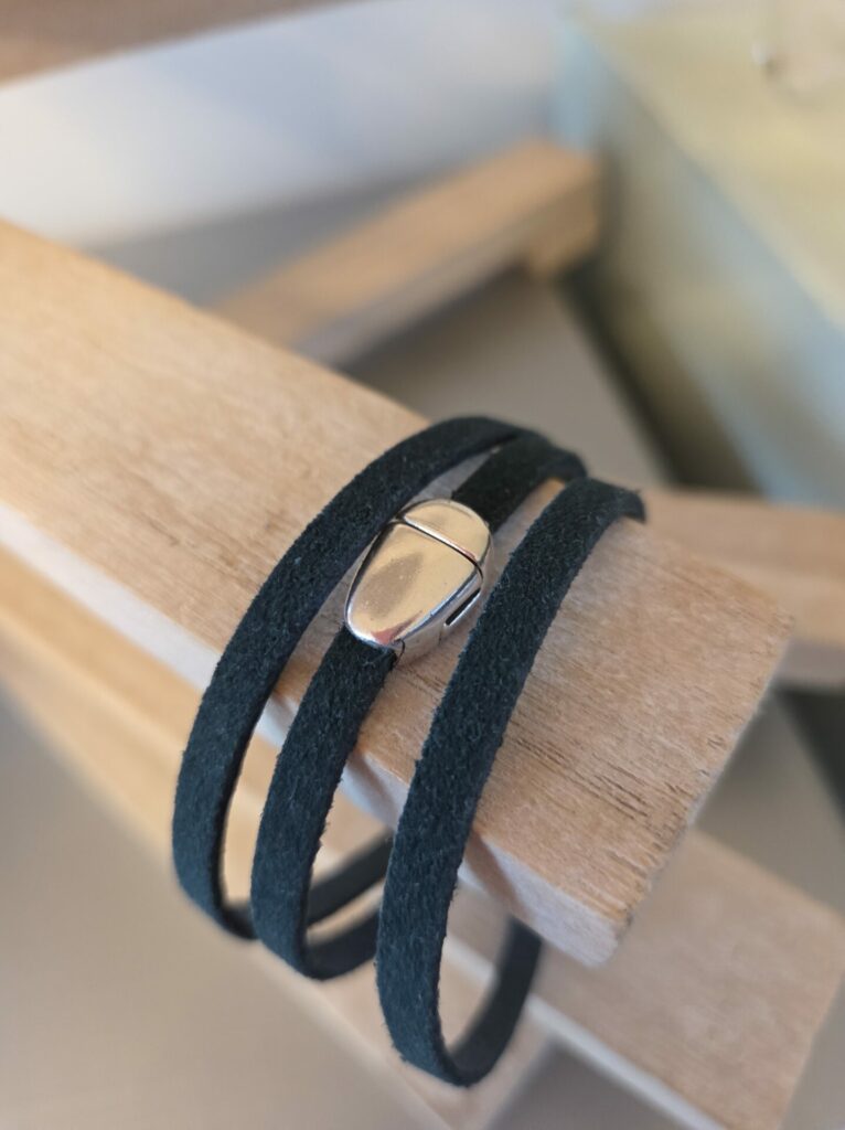 Bracelet femme triple tour cuir plat 5mm et passant argenté