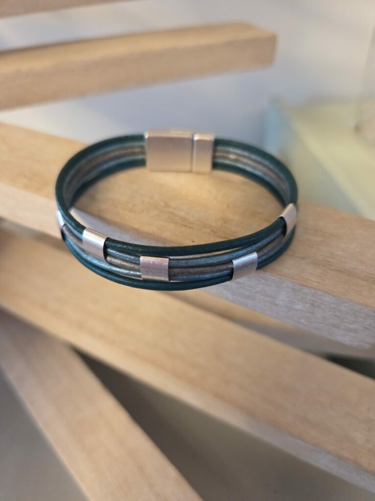 Bracelet femme cinq cuirs rond tons bleu et gris