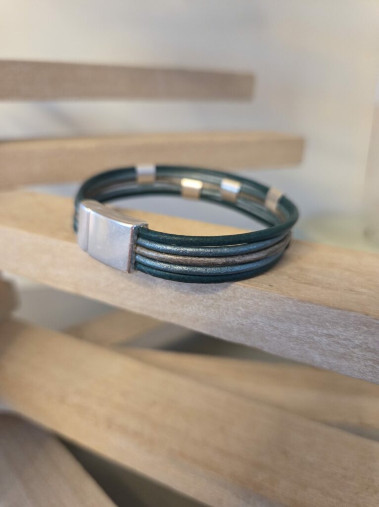 Bracelet femme cinq cuirs rond tons bleu et gris