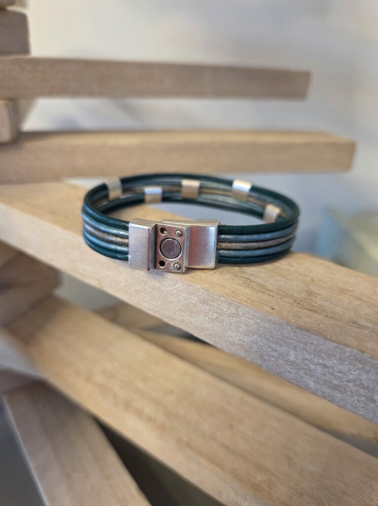 Bracelet femme cinq cuirs rond tons bleu et gris