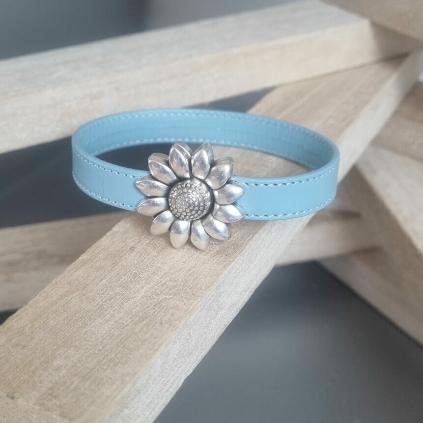 Bracelet femme cuir cousu bleu clair et fermoir fleur