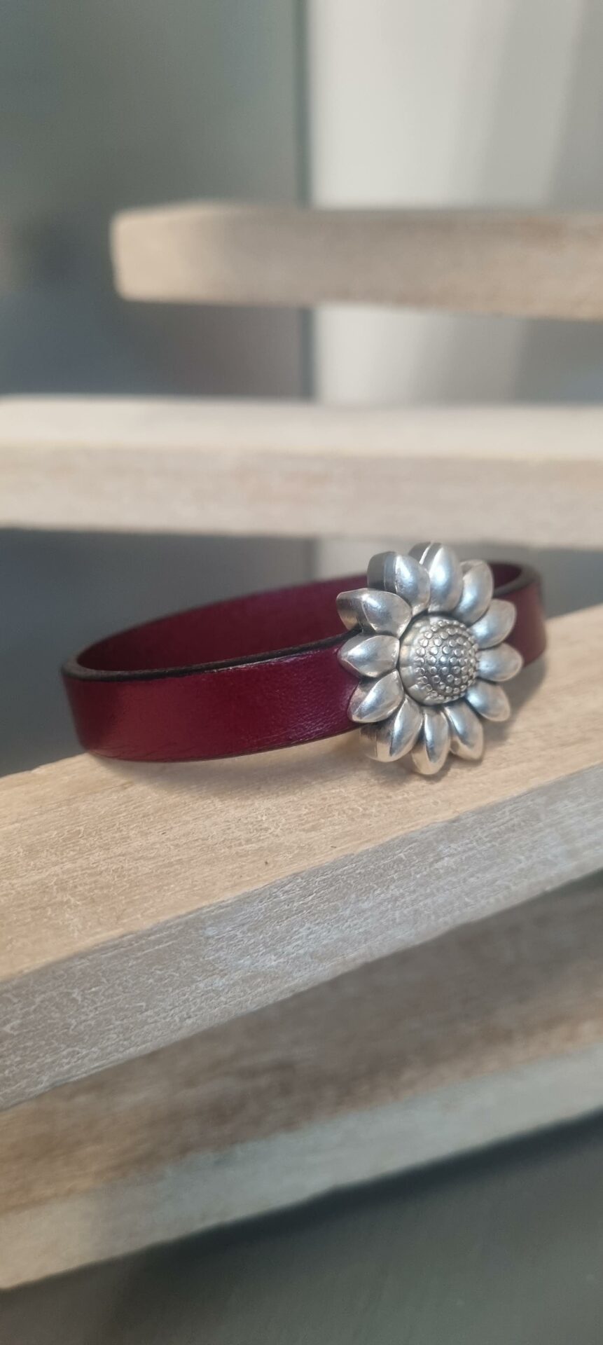 Bracelet femme cuir bordeaux et fermoir fleur