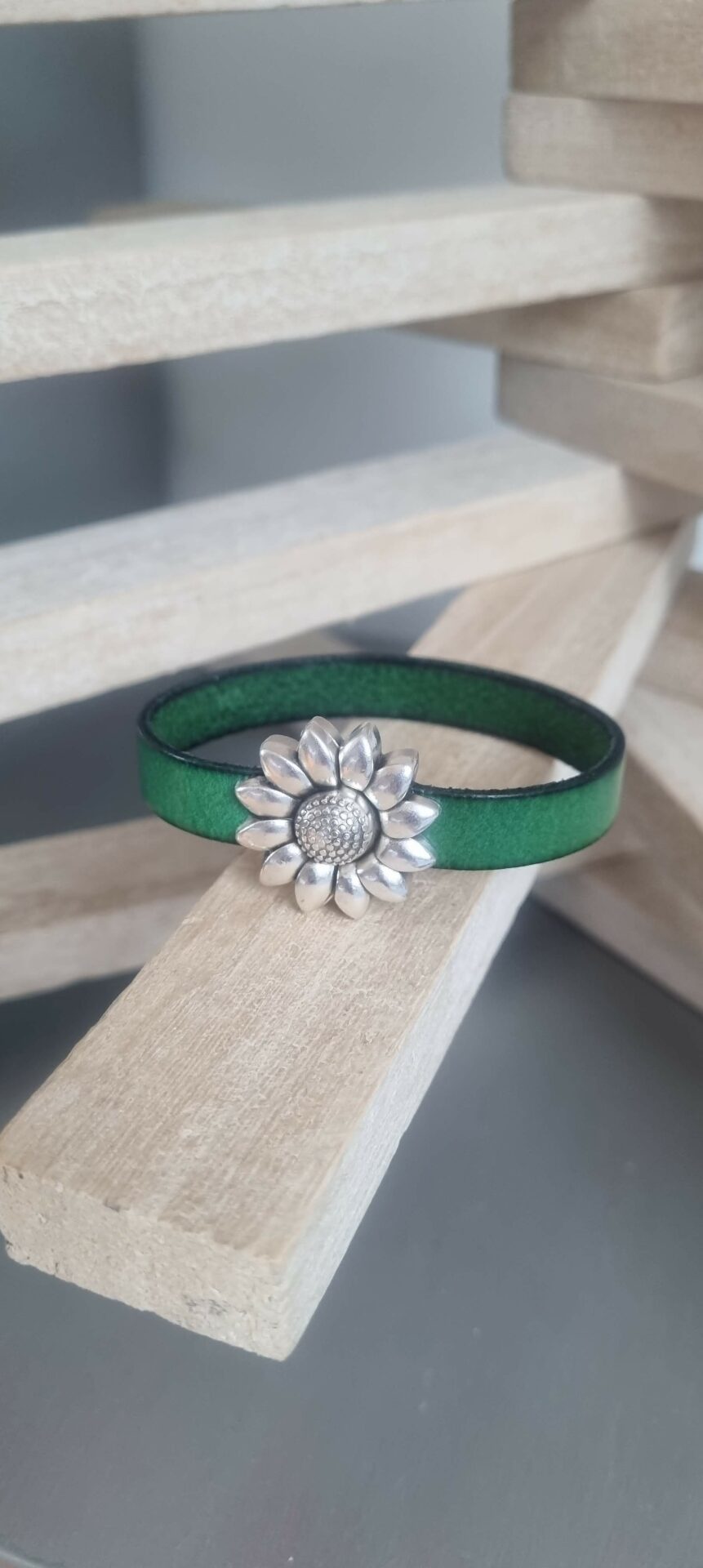 Bracelet femme cuir vert et fermoir fleur
