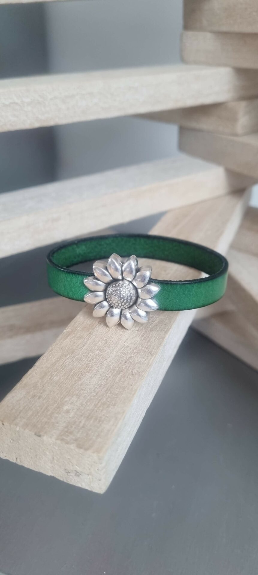 Bracelet femme cuir vert et fermoir fleur