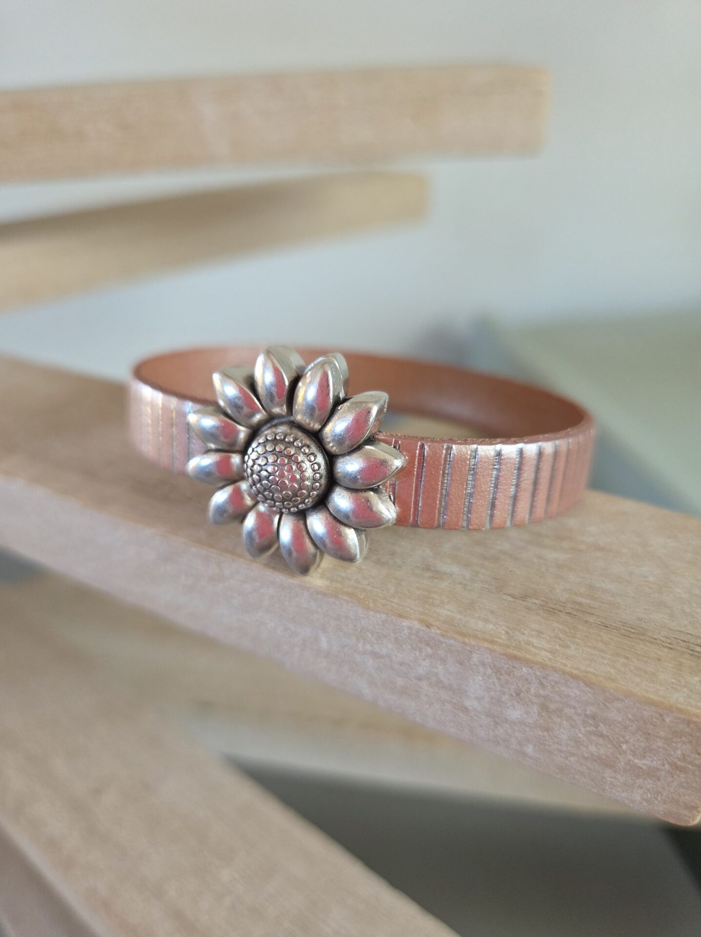 Bracelet femme cuir saumon rayé et fermoir fleur
