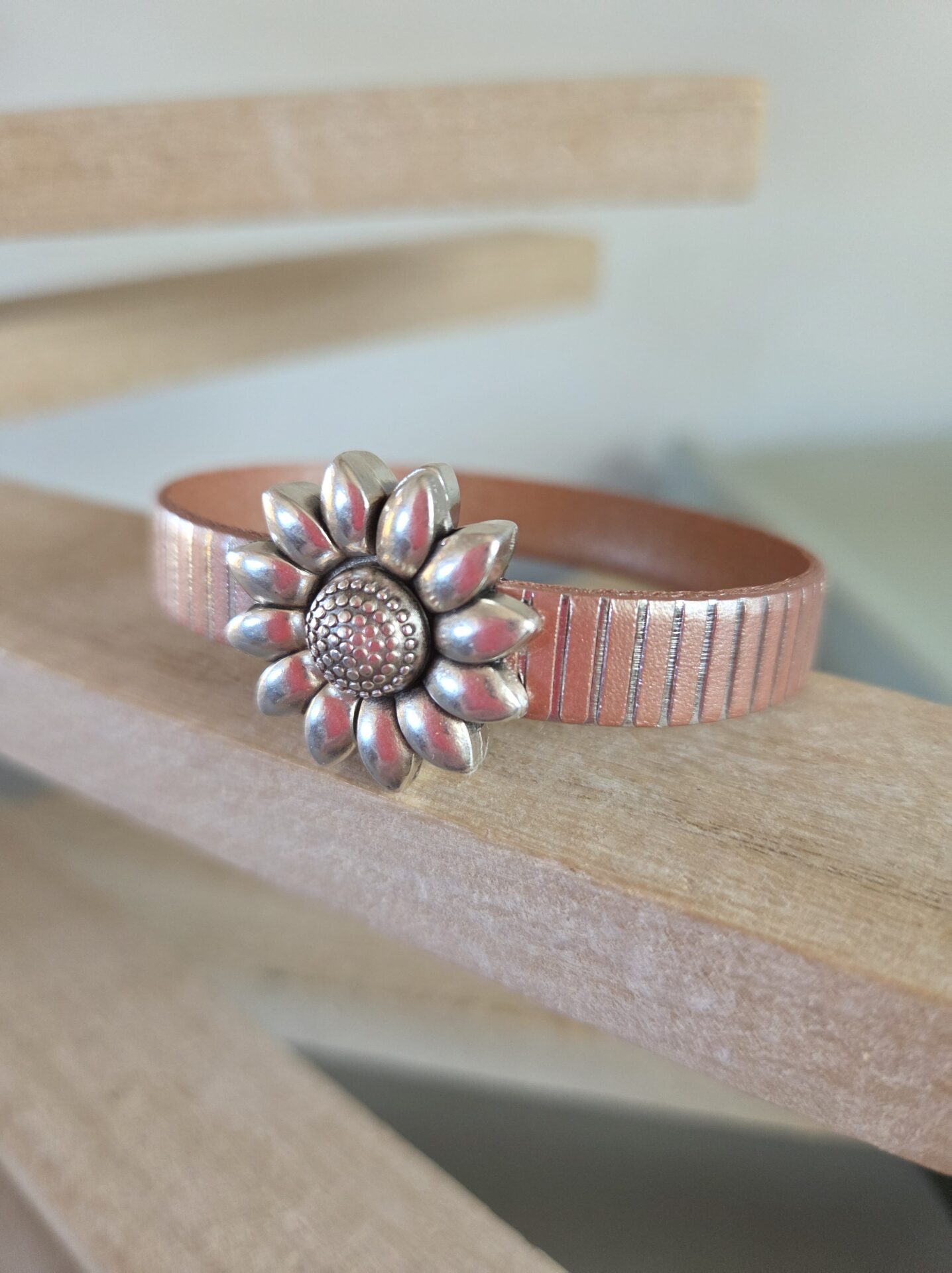 Bracelet femme cuir saumon rayé et fermoir fleur
