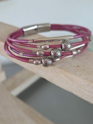 Bracelet femme cuirs roses et perles argentées