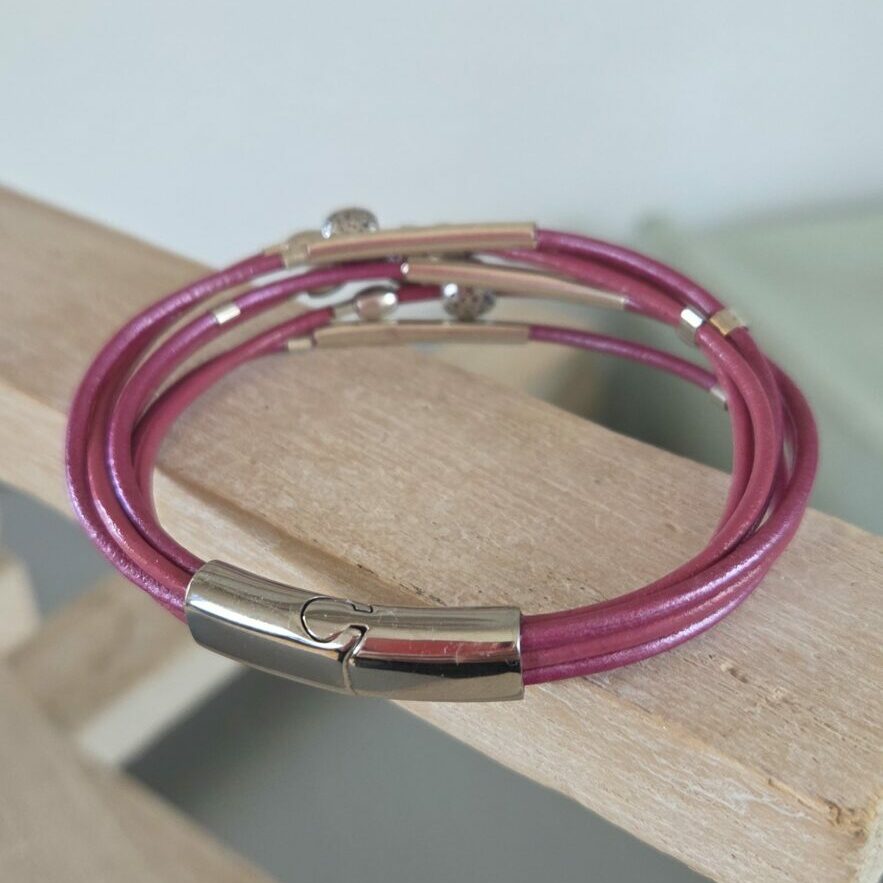 Bracelet femme cuirs roses et perles argentées