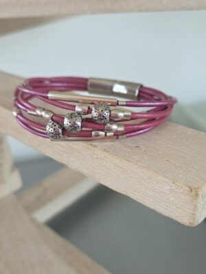 Bracelet femme cuirs roses et perles argentées