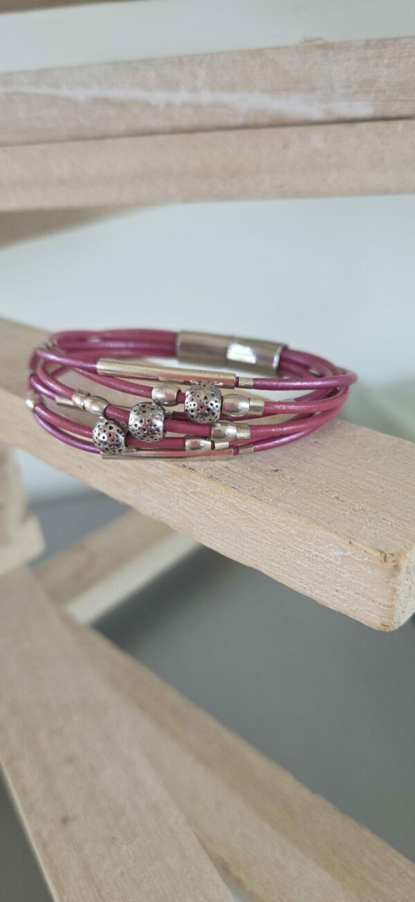 Bracelet femme cuirs roses et perles argentées