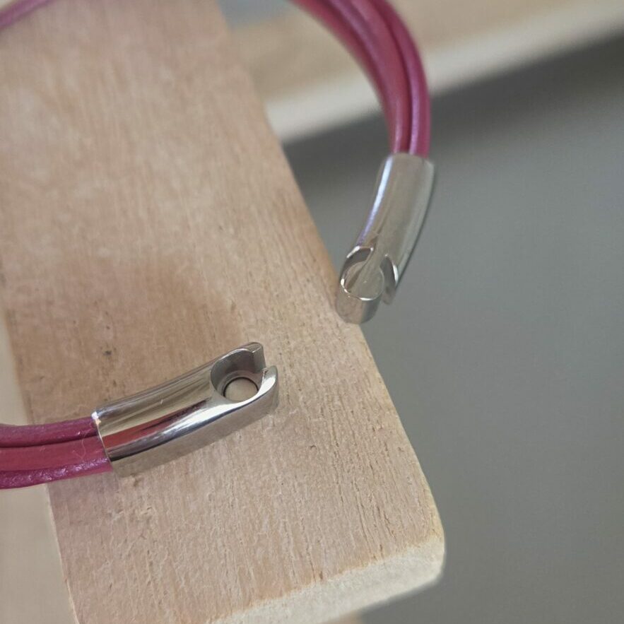 Bracelet femme cuirs roses et perles argentées