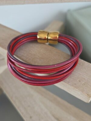 Bracelet femme 16 cuirs ronds tons rose, rouge et violet