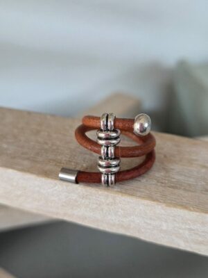 Bague femme en cuir rond 3mm camel et passant trois trous