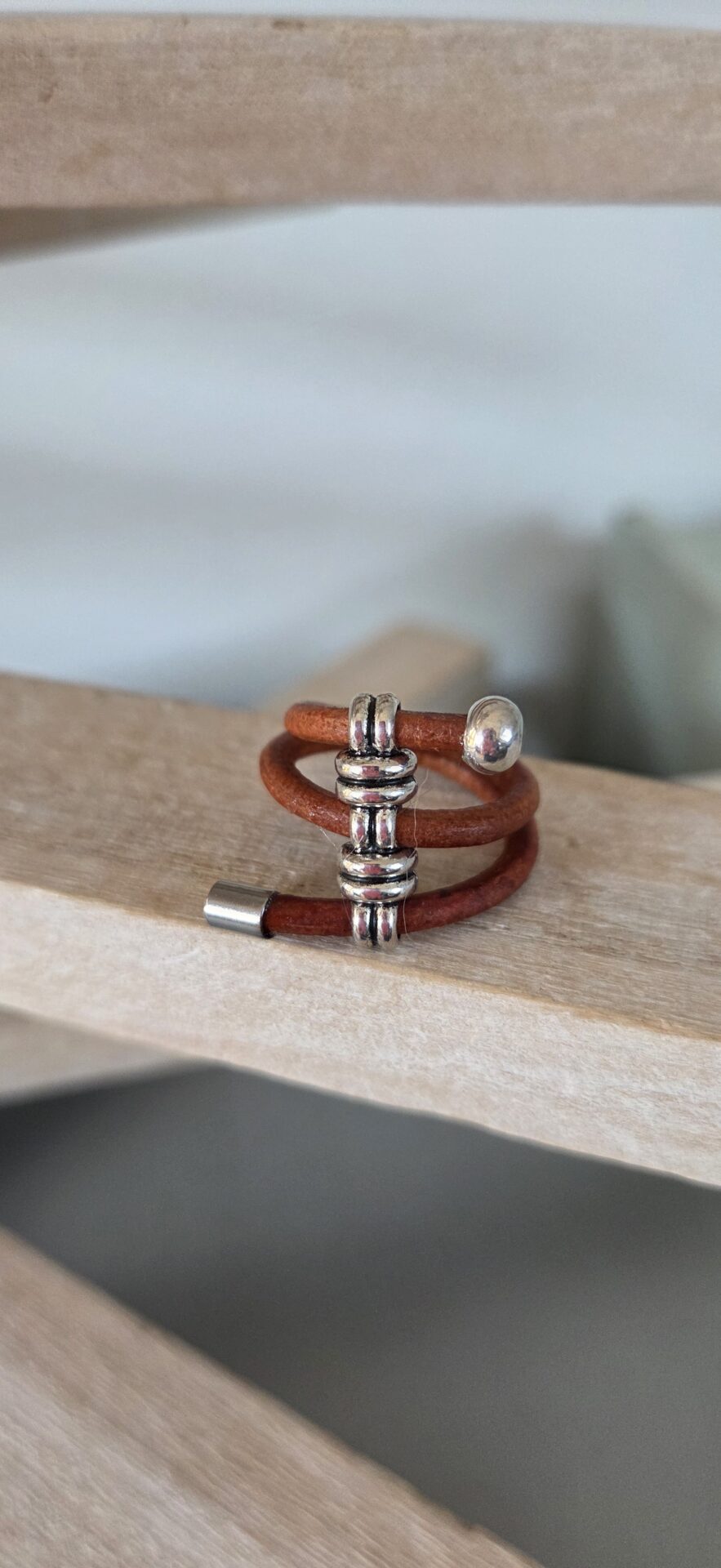 Bague femme en cuir rond 3mm camel et passant trois trous